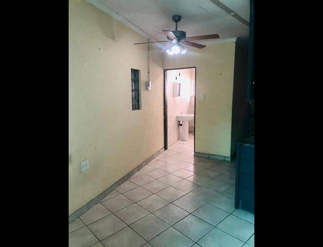 1 BEDROOM PROPERTY TO RENT IN DIEPKLOOF